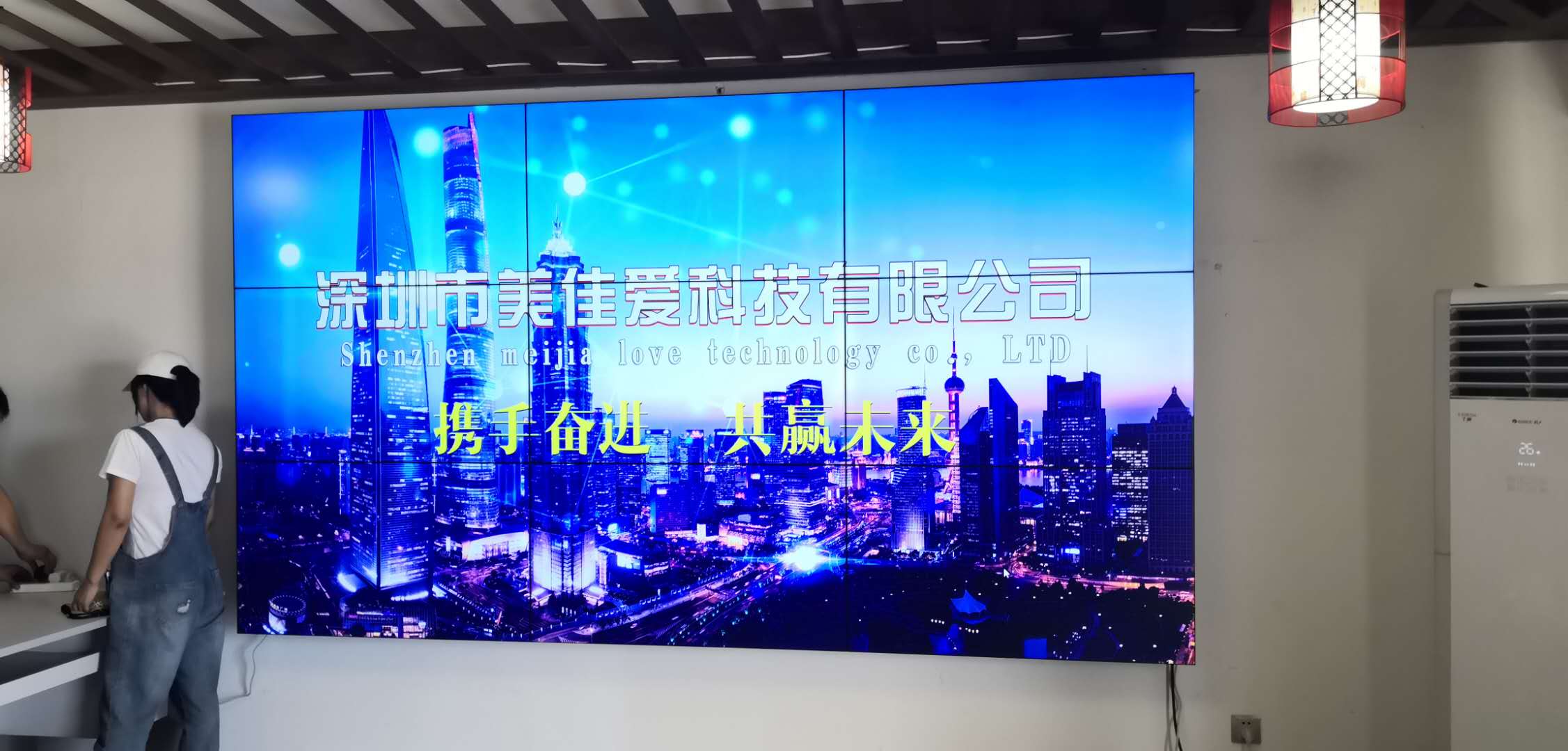 49寸3.5mm液晶拼接屏-壁掛支架-福建國(guó)信灝瀚科技